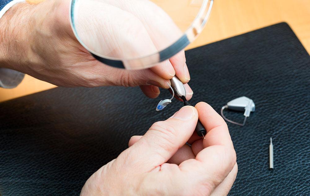 Hearing Aid Glitches – 6 Signs that you need an Immediate Repair